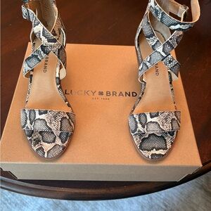 Lucky Brand Black and Cream Snakeskin Pattern Sandal.